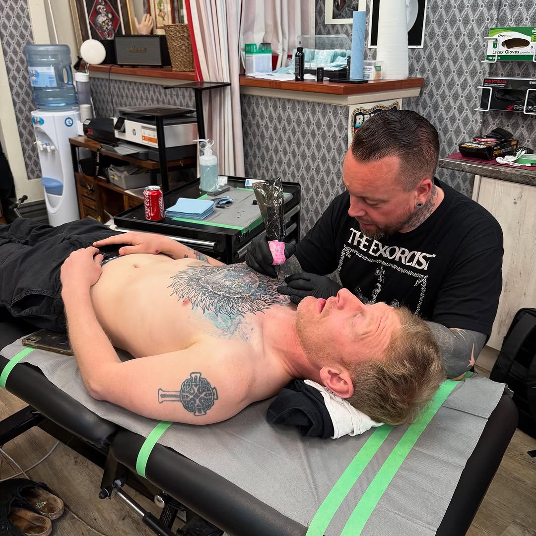 HUGE shout out to our friend from up north, Rob Hoskins @rob__hoskins hoskins and the crew at Messe Noire…