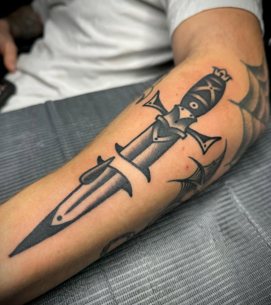 SUPER SHOUT OUT!! to the whole team over at Blvck Rose Tattoo @blvck.rosetattoo who are "Only using the best…
