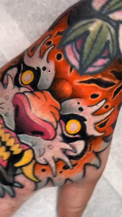 Check out this incredible piece from @seannewmantattoo !!! #Repost @seannewmantattoo ... • TIGON • . Dragon tiger hand tattoo, . Sponsored by @barber_dts @butte