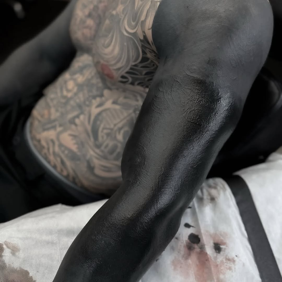 🖤🖤🖤🖤🖤🖤🖤🖤 @tattoosbyjohndame
Thank you for the love, friend! We 🖤 your work!
#tattoolife #tattooartist #tattoos #tattoodesign #blackouttattoos #ink
