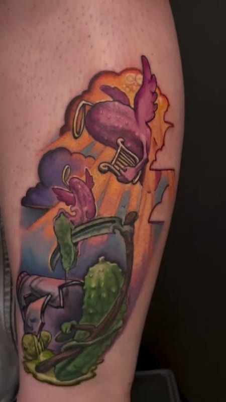 Sometimes... you come across a tattoo that's just too amazing not to share, and this is one of those. Riiiiight?!?! 🥒 🥒 🥒 Thank you @iron_lantern_tattoo for