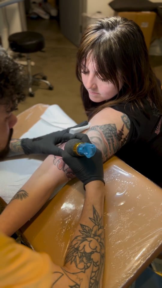 "Using your app makes working with clients smooth and simple! 🙌🤟" Thank you to Dakota Valencia @valenciainkk of Hidden Palm Tattoo @hiddenpalmtattoo in Ashvil